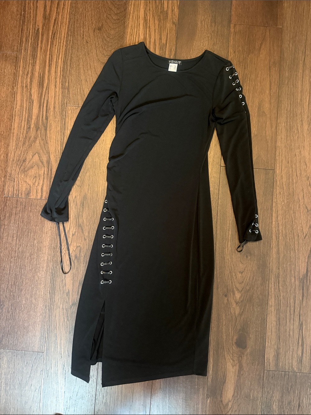 VENUS Black Long-Sleeve Lace-Up Midi Dress